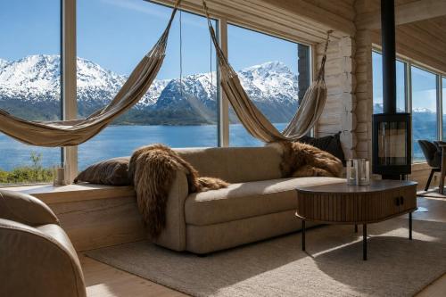 Sommarbukt Tind - Luxury Fjord Lodge near Tromsø in Lakselvbukt