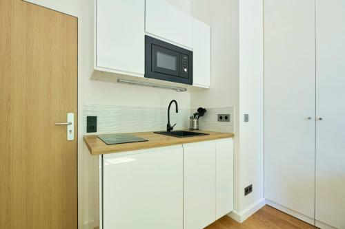 Auteuil 16th Bright & Minimalist Studio managed by Mey Agency - image 2