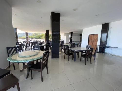 Restaurant, Capital O 91094 Hotel & Chalet Sportfishing in Teluk Bahang