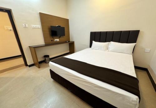 Nandha Grande Elite in Udumalpet