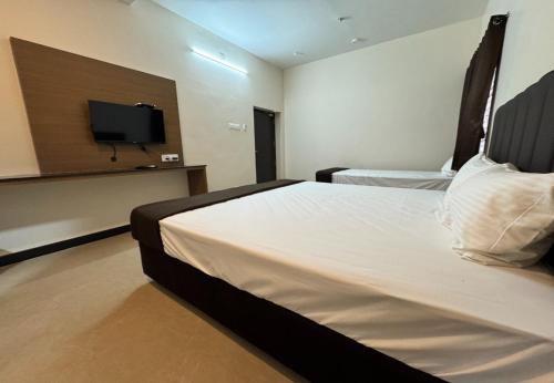 Nandha Grande Elite in Udumalpet