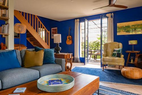 Istaba viesiem, La Maison Bleue in Rustrel