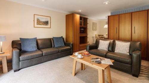 Dog Friendly Lakeland Cottage At Windermere Marina Village – khách sạn tại Storrs
