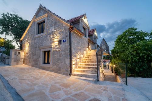 Traditional Dalmatian Stone House Ivana – khách sạn tại Splitska