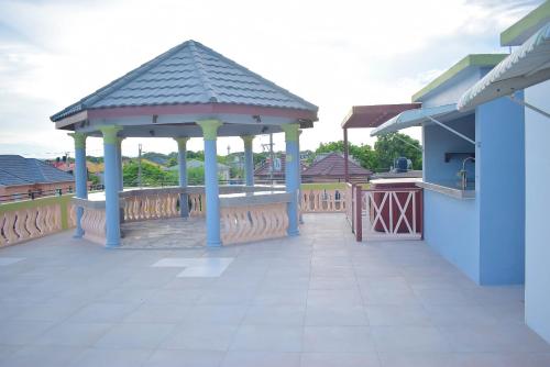 Cedar Grove Luxe in Portmore