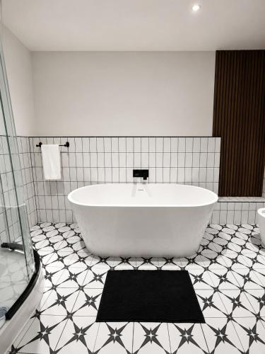 Bathroom, Luxury Apartment Jewellery Quarter Birmingham Apartment 5 in Castle Bromwich