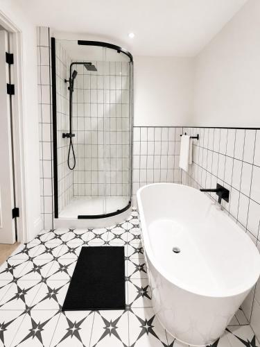 Bathroom, Luxury Apartment Jewellery Quarter Birmingham Apartment 5 in Castle Bromwich
