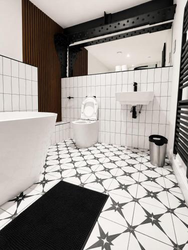 Bathroom, Luxury Apartment Jewellery Quarter Birmingham Apartment 5 in Castle Bromwich