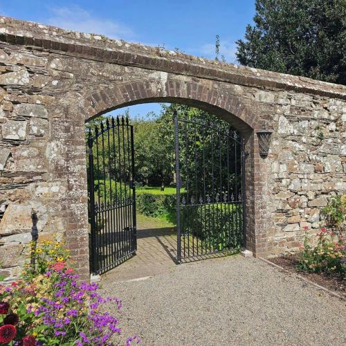 Wells Self Cater Garden House 3 Bedrooms Sleeps 8, Wexford