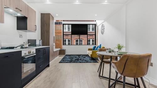 Guestroom, Luxury Apartment Jewellery Quarter Birmingham Apartment 5 in Castle Bromwich