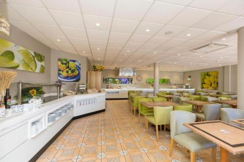 Aparthotel Veril Playa - image 22