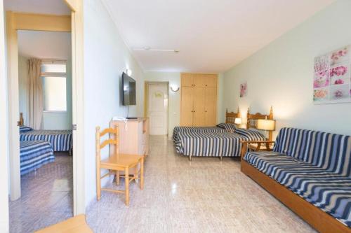 Aparthotel Veril Playa - image 17