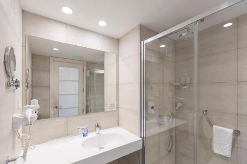 Aparthotel Veril Playa - image 16