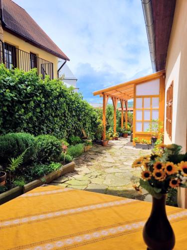 Apartment in a historical house in the center of Levoča (Apartment in a historical house in the center of Levoca) in לבוצה
