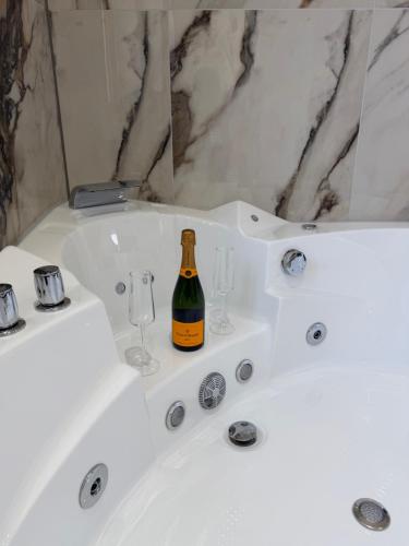 熱水浴池, Premium Whirlpool Residence JR - Free Parking in 穆茲賀芬