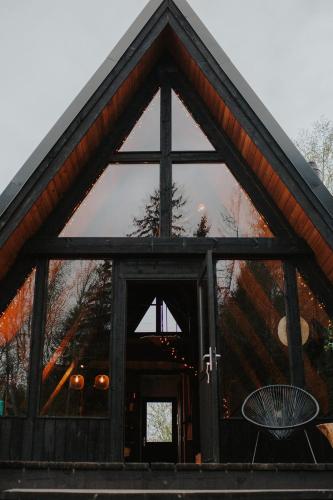 Viesnīcas āriene, Two Black Cabins in Bīriņi