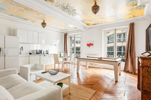 Morningstar Suite 8th Floor Elegance