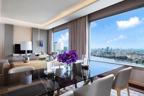 87044077 Avani Plus Riverside Bangkok Hotel
