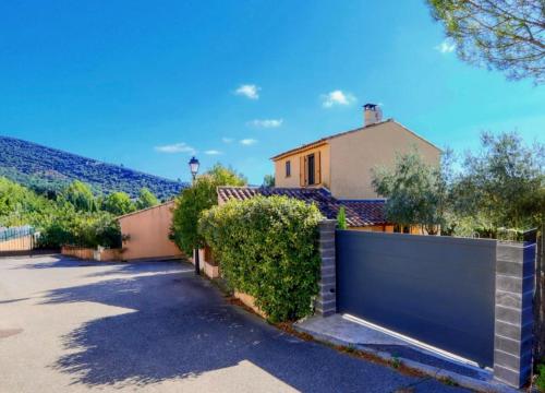 Viesnīcas āriene, La Maison Bleue in Rustrel