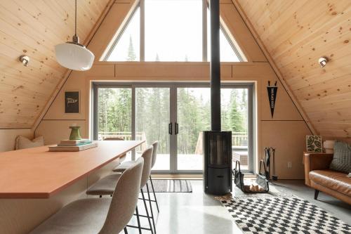 Canadian Classic - Spa - Sauna - Fire - Forest in Sainte Lucie des Laurentides (QC)