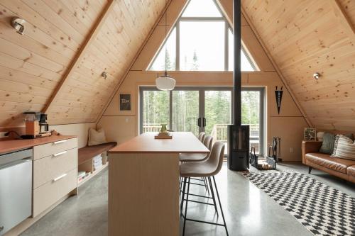 Canadian Classic - Spa - Sauna - Fire - Forest in Sainte Lucie des Laurentides (QC)
