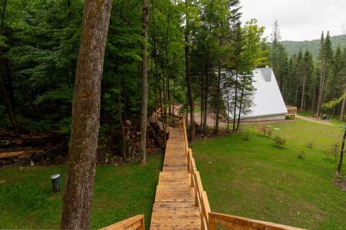 Canadian Classic - Spa - Sauna - Fire - Forest in Sainte Lucie des Laurentides (QC)