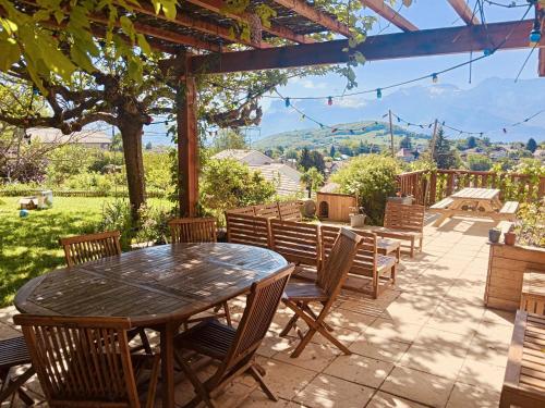 Grande maison entre montagne et campagne