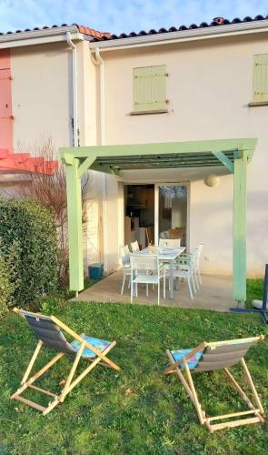"LE PETIT BONHEUR" Maison 45 m2, idéal famille 6 personnes, terrasse vue nature, accès piscine gratuit