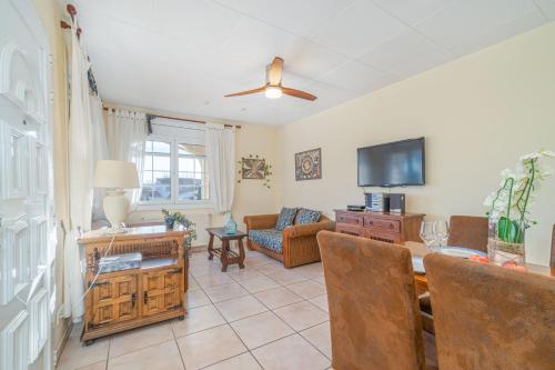 RESIDENCIA ALBERES -Apartamento completo con piscina barbacoa parking- C - image 3