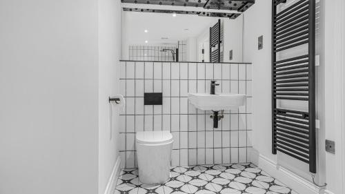 Bathroom, Luxury Apartment Jewellery Quarter Birmingham Apartment 4 in Castle Bromwich