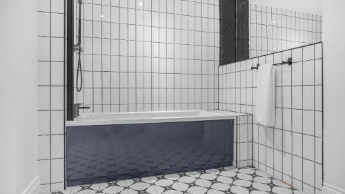 Bathroom, Luxury Apartment Jewellery Quarter Birmingham Apartment 4 in Castle Bromwich