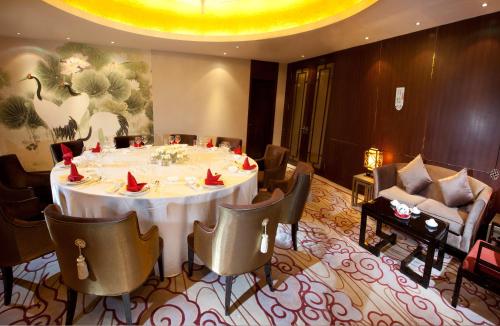 Restaurant, Dorsett Chengdu Hotel Chunxi Road in Chengdu