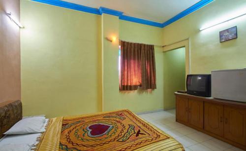 Hotel Damjis Stop at Hotel Damjis to discover the wonders of Ahmedabad. The property offers guests a range of services and amenities designed to provide comfort and convenience. Service-minded staff will welcome a