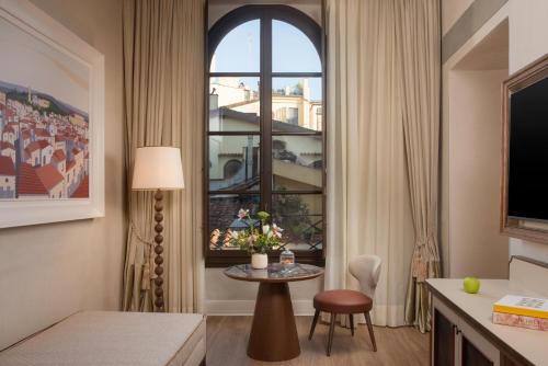 room detail thumbnail 1