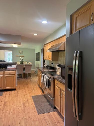 Quiet Cozy Stay Spacious Home Near Beach & Shops in Hamden