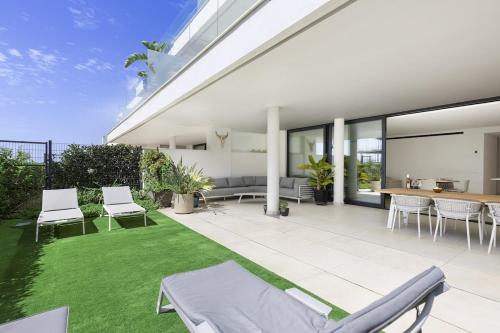 Exclusive Apartment with Garden in Higueron