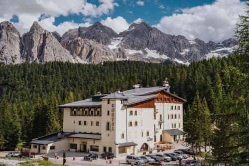 ระเบียง/ชานเรือน, B&B โฮเทล ปาสโซ เทร โครชี คอร์ทินา (B&B Hotel Passo Tre Croci Cortina) in กอร์ตินา ดัมเปซโซ 