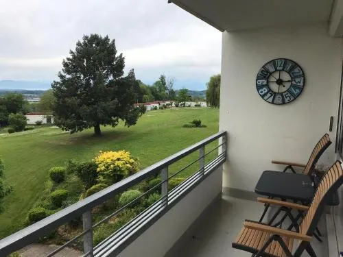 Appartement mit großem Indoorpool und toller Weitsicht auf die Berge in Oberteuringen, Deutschland