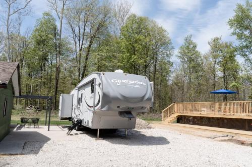 . The Grand Riverhouse & Camper