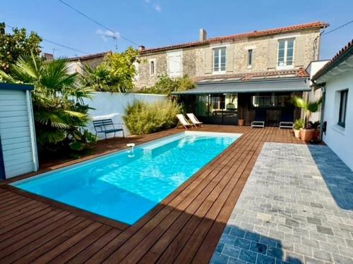 VILLA AU COEUR DE LA ROCHELLE - 10min du Centre-ville et de la gare - Piscine - 4 chambres 8 personnes