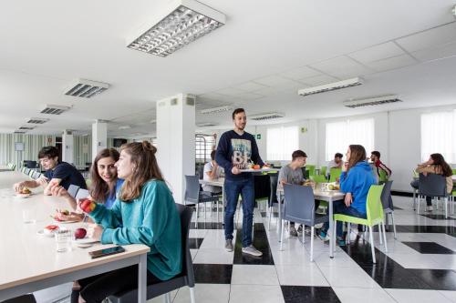 Residencia Universitaria Resa Siglo XXI - 레스토랑