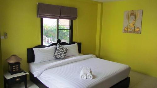 Deluxe Double Room with Balcony image 10