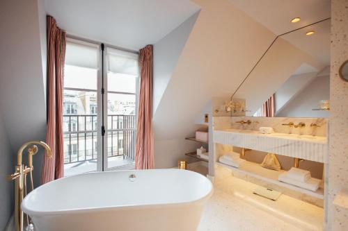 room detail thumbnail 2