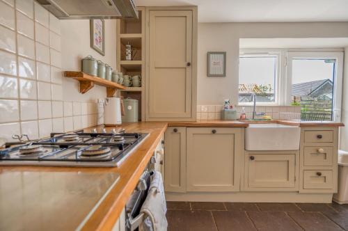 Seadmed, Lamb Cottage in Herbrandston