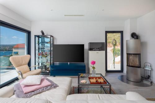 Villa Ocean View with Heated Pool 5