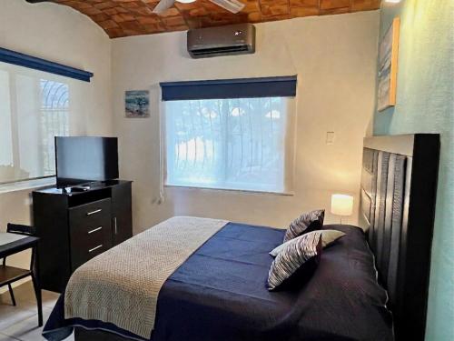 Gulta, "Le Petit Oasis" Pool, AC and Beach 1 minute away in Penita de Jaltemba
