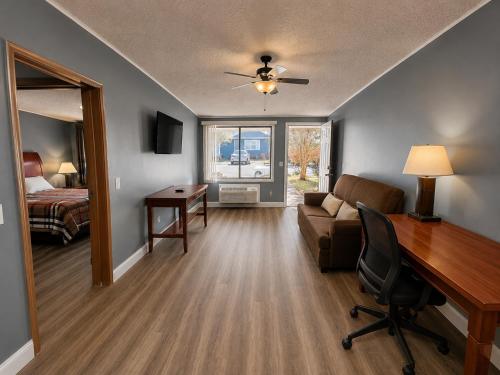 Sunwestern Suites - Douglasville, GA
