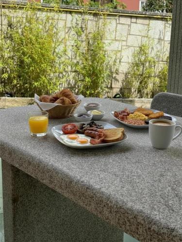 Casa con Vistas al Mar en Ribeira - Playa 5 min, Porche, Parking Privado in A Revolta