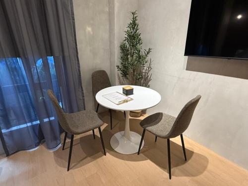 阿特利耶飯店 – 佩爾馬斯 (Atelier Hotel Permas) near 普林通超級市場
