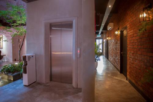 阿特利耶飯店 – 佩爾馬斯 (Atelier Hotel Permas) near 普林通超級市場